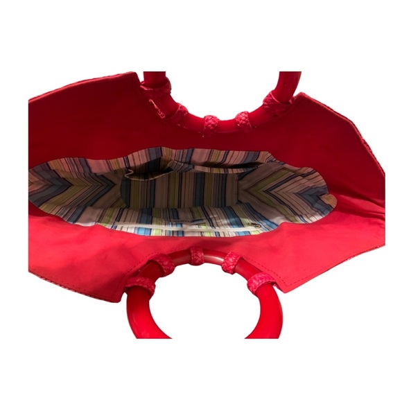 Betmar NY Hot Pink Spring/Summer Straw bag with floral accent and striped lining - Picture 4 of 7